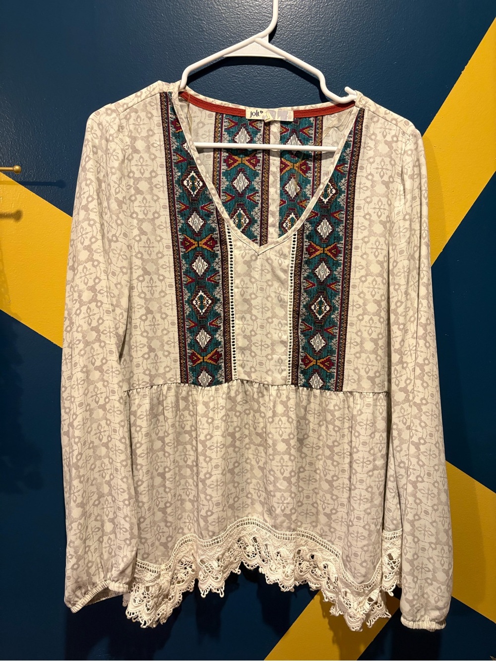 Jolt Cream & Gray Printed Crochet Bottom Long Sleeve Blouse NWOT